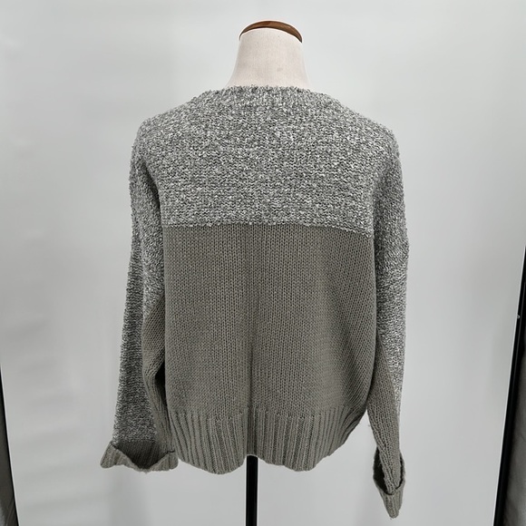 John + Jenn Gray Color Block Boucle Detail Pullover Sweater Size Medium - Picture 4 of 10